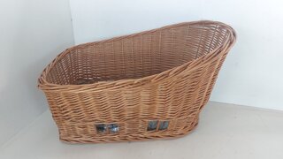 Dierenfietsmand Basil, Pasja