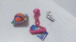 Partij hondenspeeltjes o.a. Chuckit en Nobby