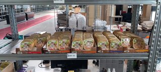 Ca. 122x Nat kattenvoer bakjes Stuzzy