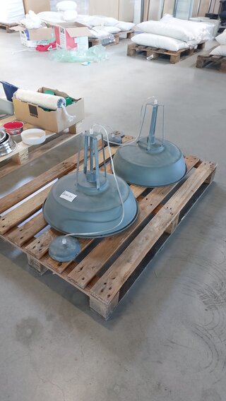 2x Industriele hanglamp