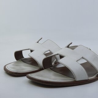 Paar slippers, maat 40 Hermès