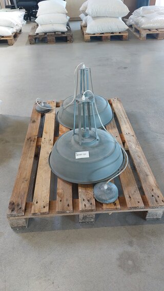 2x Industriele hanglamp