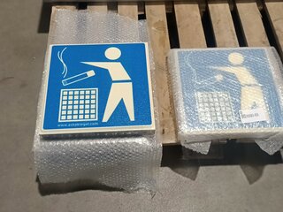 3x Tegel asbaktegel, 2x barricade bord en LED bak