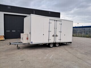 Foodtruck/Gesloten tandemaanhanger met wasruimte/keuken Konag, eigenbo