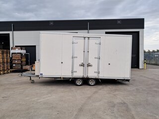 Foodtruck/Gesloten tandemaanhanger met wasruimte/keuken Konag, eigenbo