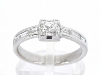 Gouden ring met 1.00 carat aan prinses en baguette geslepen diamanten