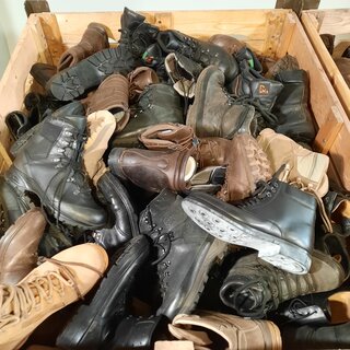 Partij diverse schoenen
