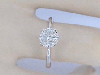 Witgouden ring met diamanten prachtig gezet