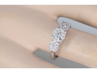 ring met drie chatons van diamanten 0.75 carat