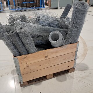 Diverse soorten gaas op pallet Garmix en Kence , Grijs / Chroom, 2023