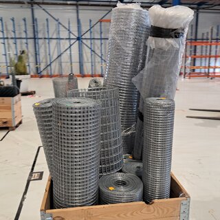 Diverse soorten gaas op pallet Garmix en Kence , Grijs / Chroom, 2023