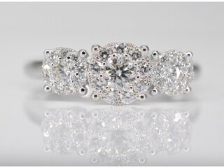 ring met drie chatons van diamanten 0.75 carat
