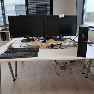 Computer met 2x beeldscherm Fujitsu, Philips, DT8