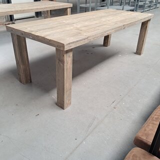 Steigerhouten eetkamertafel