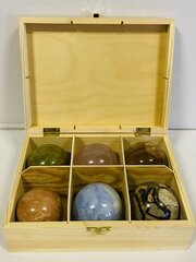 6x Edelstenenbollen in houten bak