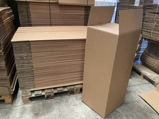 Ca. 60x Grote verzenddozen 47x44x115cm dubbelgolf, bruin