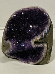 Amethist met gepolijste randen (Uru), paars