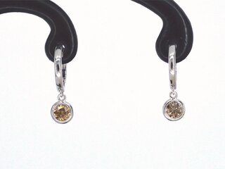 Witgouden oorbellen met natuurlijke diamanten
