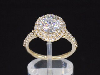 Gouden entourage ring met diamanten en een briljant