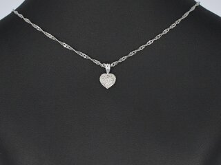 Witgouden hartvormige hanger met diamanten