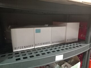 Assortiment glaswerk in 2 meter stelling