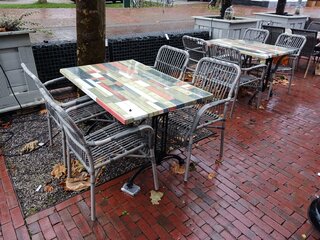 2x terrastafel  met 8x terrasstoel