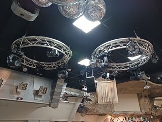 2x Rond truss deel met divers discoverlichting