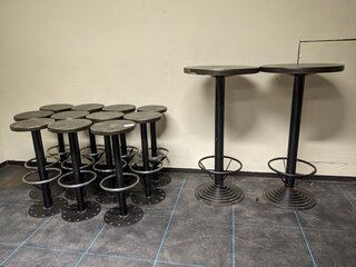 2x Bartafel met 11x barkruk