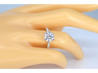 Witgouden ring met een diamant van 2.00 carat