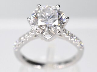 Witgouden ring met een diamant van 2.00 carat