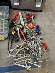 Partij gereedschap en montagemateriaal