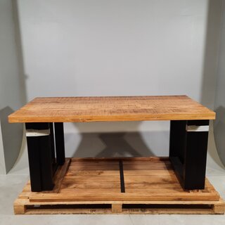 2x Eetkamer tafel