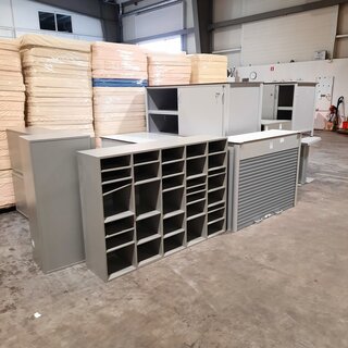 9x Kast en 3x in hoogte verstelbare tafel