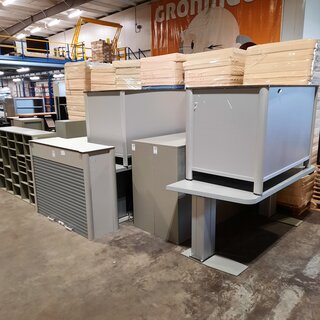 9x Kast en 3x in hoogte verstelbare tafel