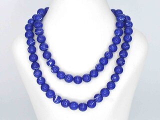 Halsketting met lapis lazuli edelsteen en een witgouden sluiting met d