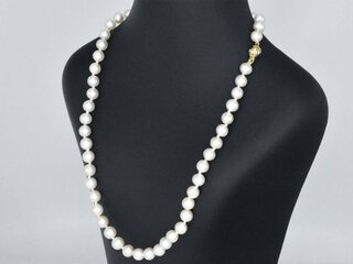 Parelsnoer met gouden sluiting met diamant