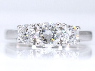 Witgouden trinity ring met briljant geslepen diamanten