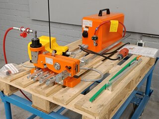 Profiel schaar Häwa, model 2671 met hydraulische pomp unit, bouwjaar 2