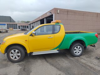 Pickup MITSUBISHI, L200 2.5 DI-D Club Cab 4WD Intense | 79141 km | 9-V