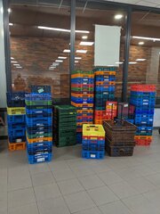Partij diverse kunststof kratten