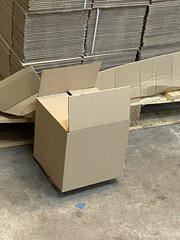 ca. 300x verzenddozen 26x22x22cm Bruin
