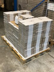 ca. 600x verzenddoosjes 132x119x96mm Wit
