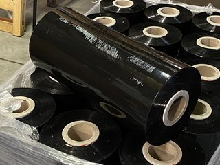 ca. 15x rollen machinewikkelfolie Zwart