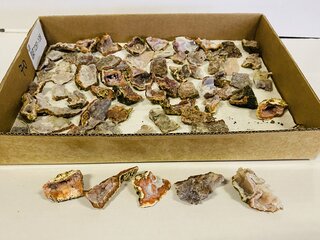 ca. 70x Roze chalcedoon brokjes