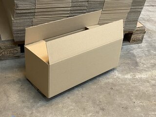 ca. 250x verzenddozen 58x24x22cm Bruin