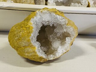 9x Bergkristal geoden
