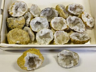 9x Bergkristal geoden