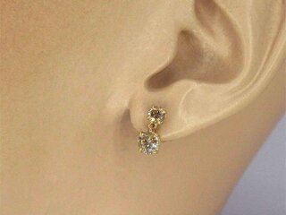 Gouden oorbellen met vier natuurlijke diamanten 1.60 carat