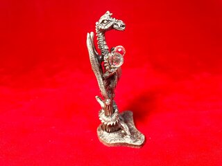 Tudor Mint England - Dragon statuette met zilver vergoten