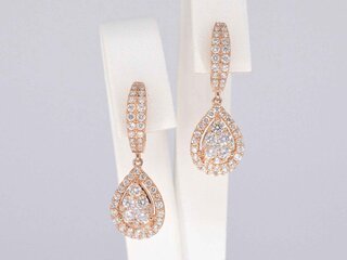 Rosegouden druppelvormige oorhangers met briljant geslepen diamanten